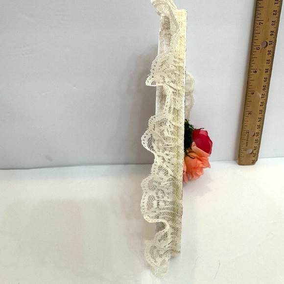 NEW Floral Decorative Easter Egg Plaque with Butterflies and Roses Lace Trim - Picture 3 of 5